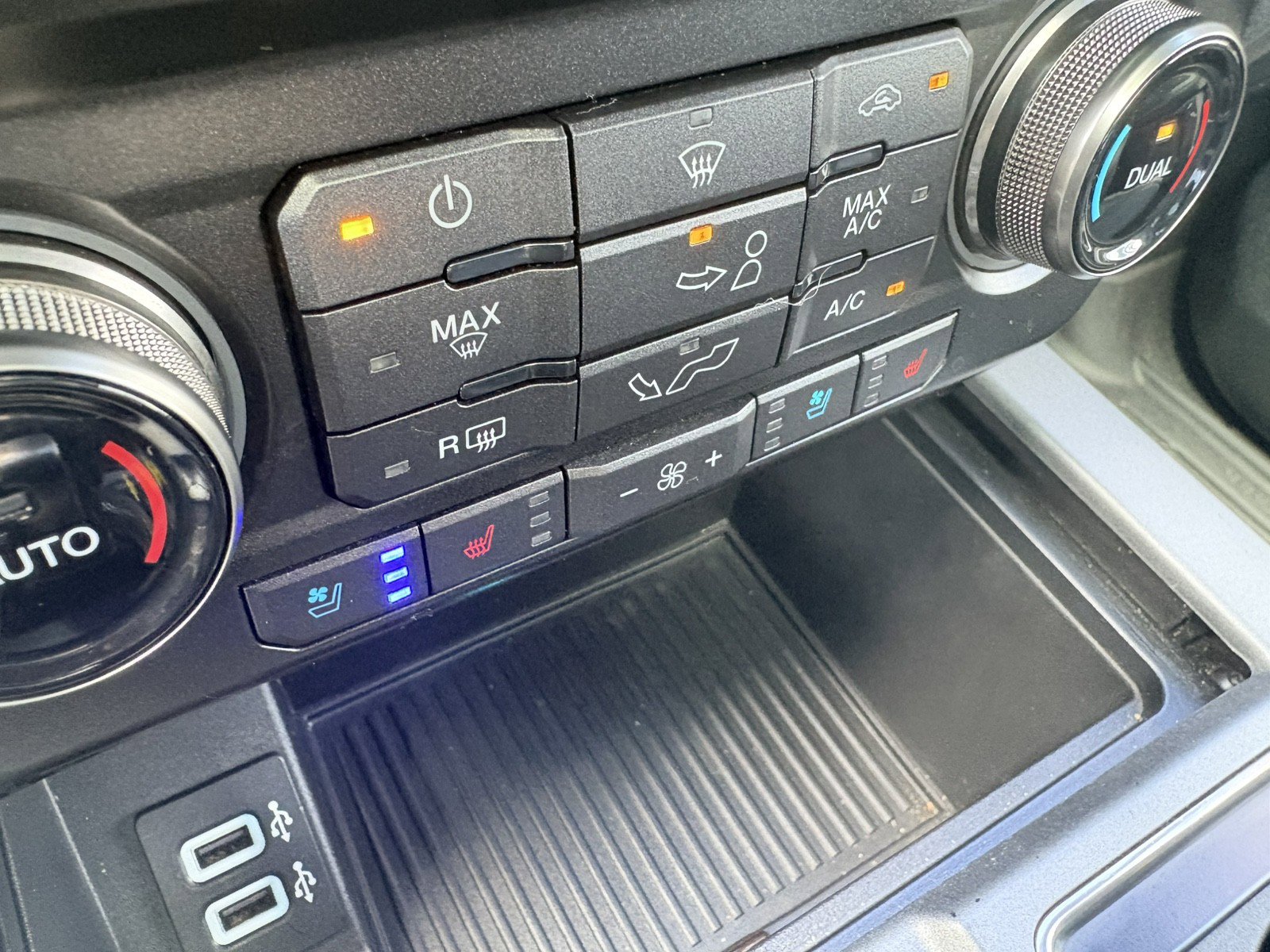 Used 2018 Ford F150 Raptor w/ Equipment Group 802A Luxury AWD/4WD image 29