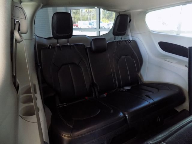 Used 2022 Chrysler Pacifica Touring-L image 28