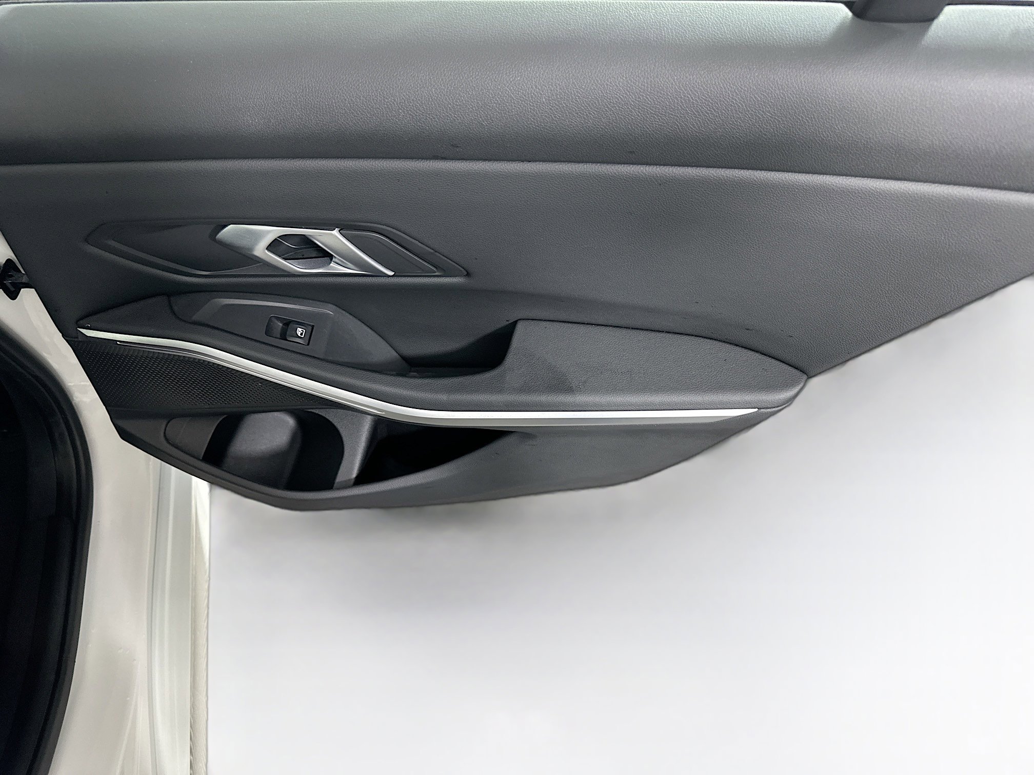 Used 2025 BMW 330i Sedan w/ Convenience Package image 30