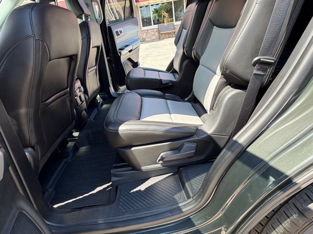 Used 2022 Ford Explorer XLT w/ Equipment Group 202A AWD/4WD image 20