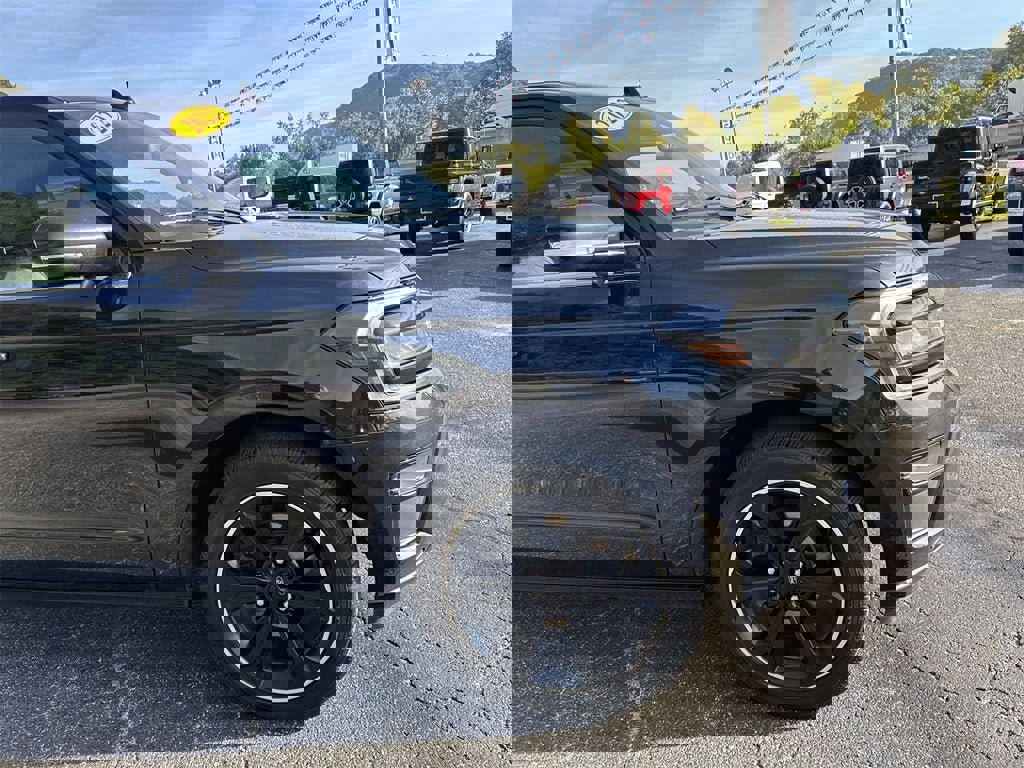 Used 2022 Ford Expedition Limited w/ Equipment Group 303A image 2