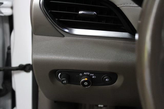 Used 2021 Chevrolet Traverse LT FWD image 15