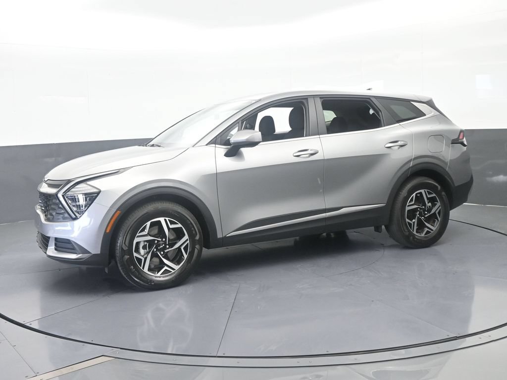 Used 2025 Kia Sportage LX FWD image 2