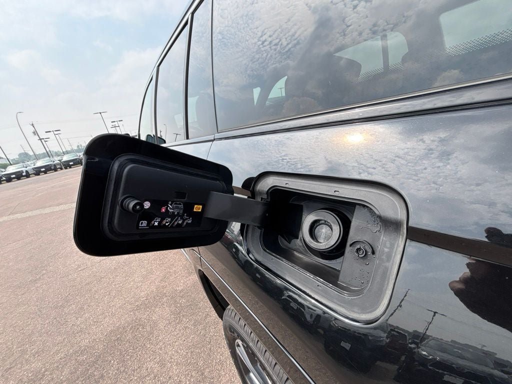 Used 2024 Jeep Grand Cherokee Overland AWD/4WD image 47