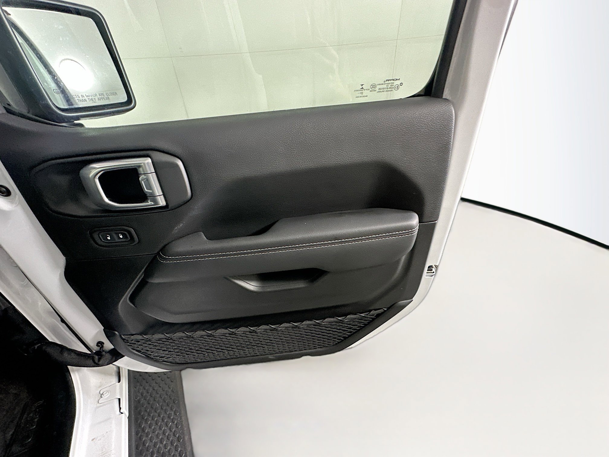 Used 2023 Jeep Wrangler Sahara image 31