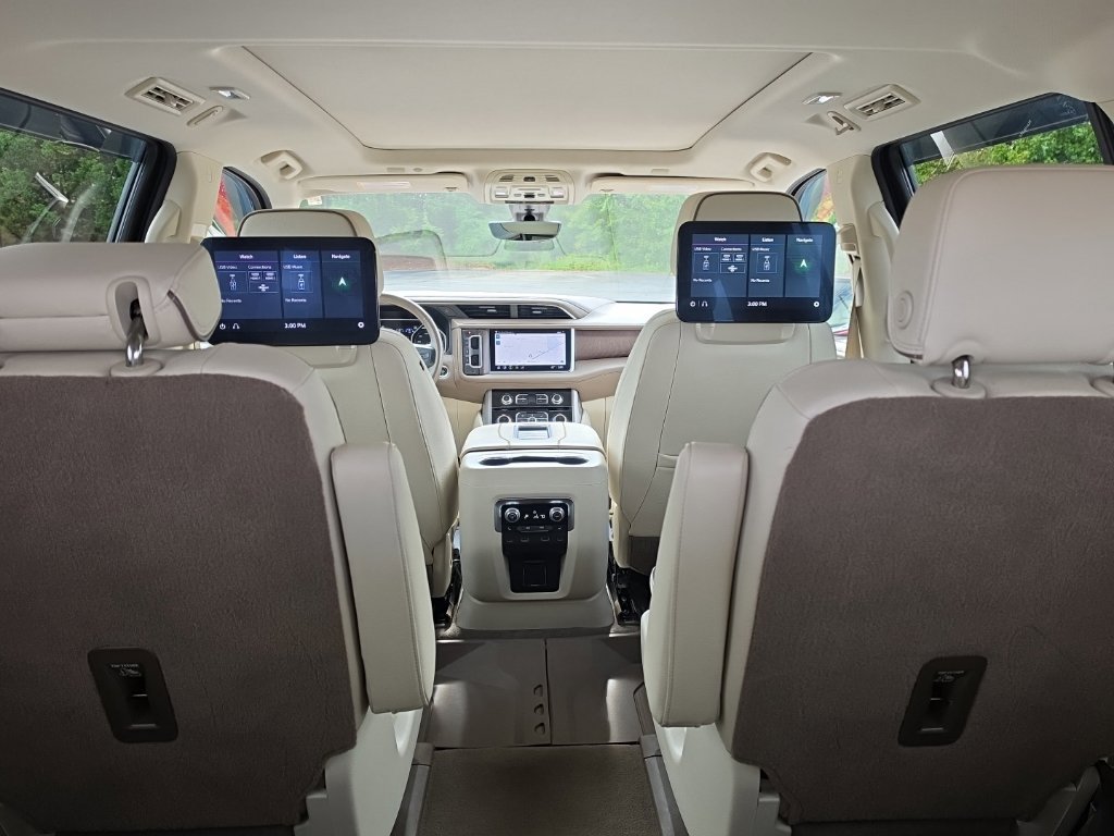 Certified 2021 GMC Yukon Denali w/ Denali Ultimate Package AWD/4WD image 15