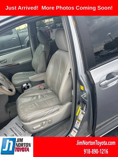 Used 2011 Toyota Sienna XLE FWD image 9