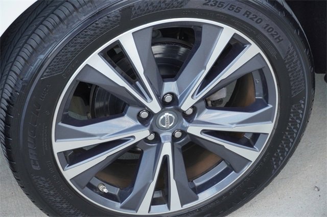 Used 2018 Nissan Pathfinder Platinum image 11