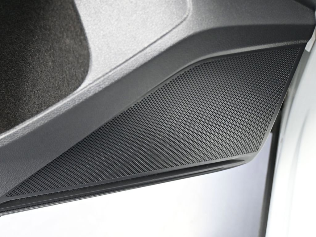 Used 2023 Volkswagen Tiguan SE image 14