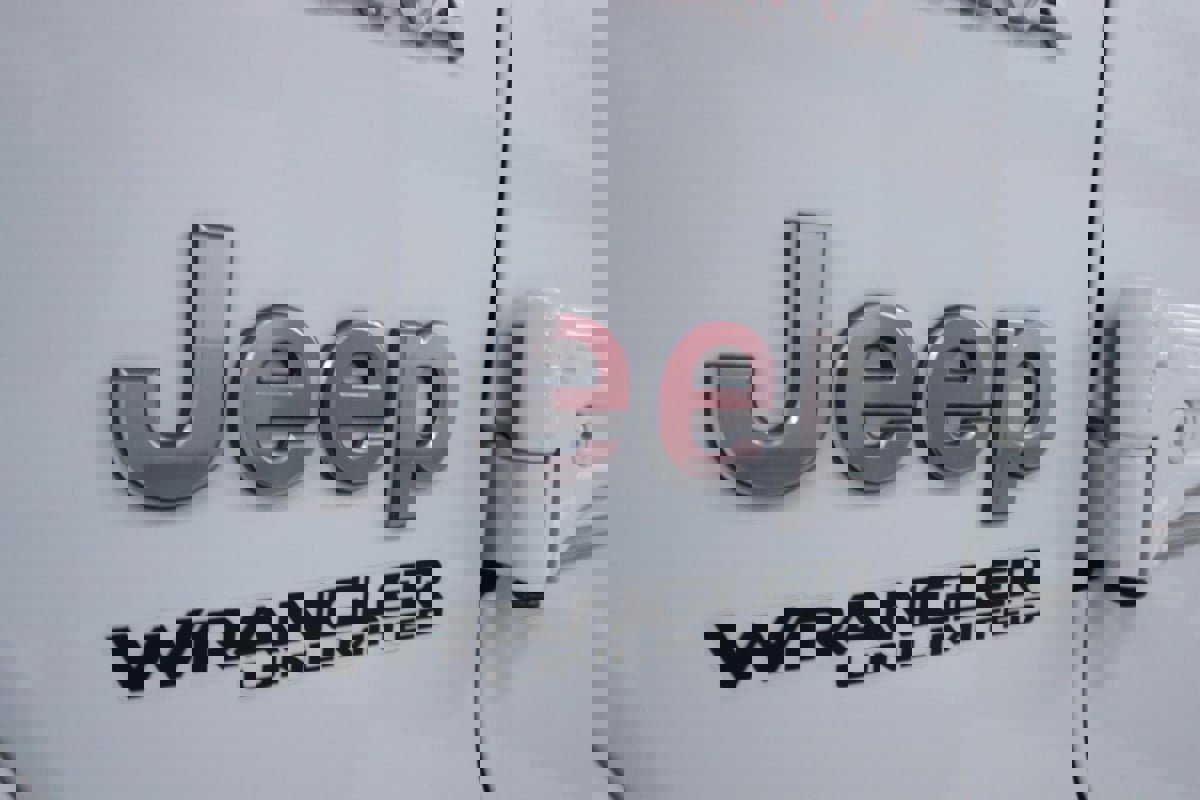 Used 2021 Jeep Wrangler Unlimited Sahara image 32