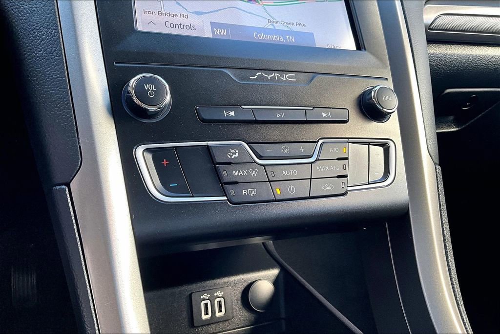 Used 2020 Ford Fusion SE image 13