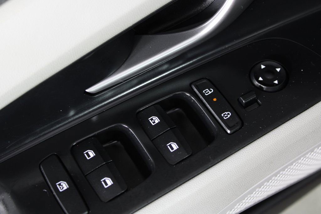 Certified 2025 Hyundai Elantra Limited image 21