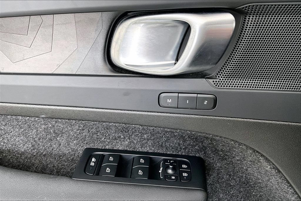 Certified 2023 Volvo C40 P8 Recharge Plus AWD/4WD image 32