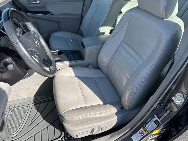 Used 2015 Toyota Camry XLE w/ Moonroof Package image 10