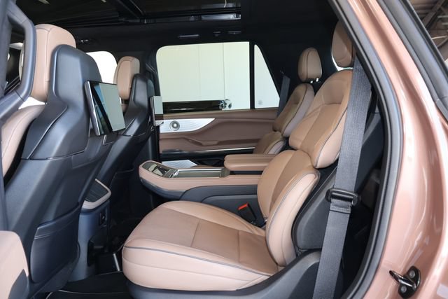Used 2025 Lincoln Navigator Black Label AWD/4WD image 16