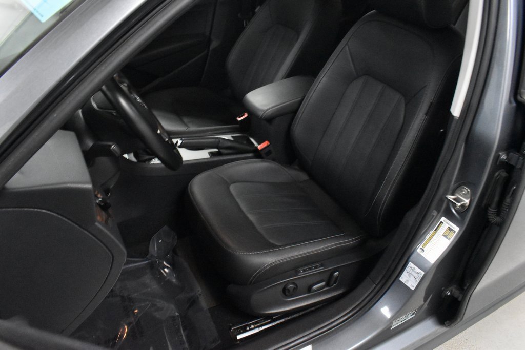 Used 2020 Volkswagen Passat 2.0T SEL image 13