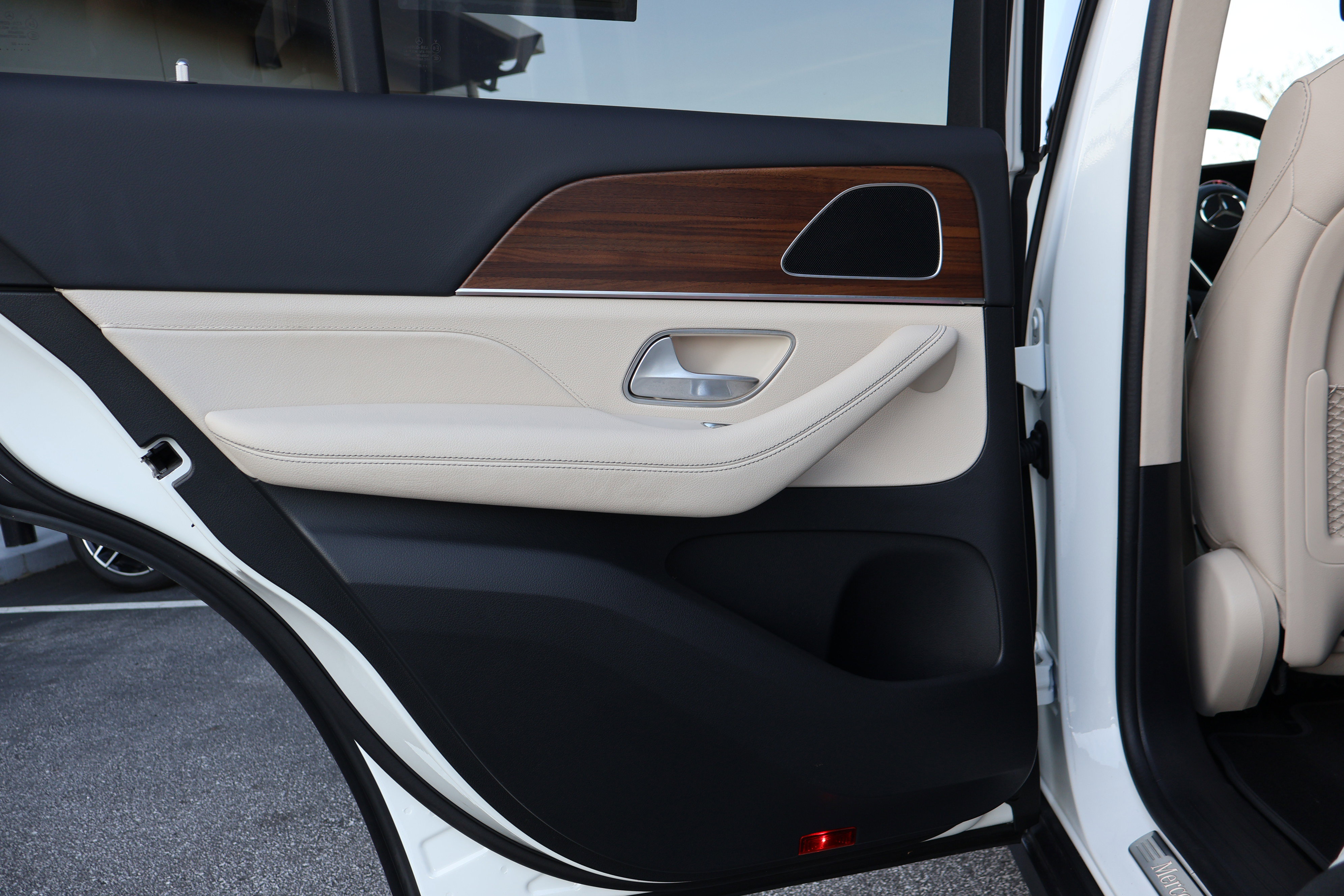 Used 2025 Mercedes-Benz GLE 450e 4MATIC image 18