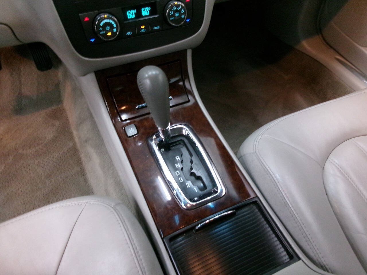 Used 2011 Buick Lucerne CXL FWD image 31