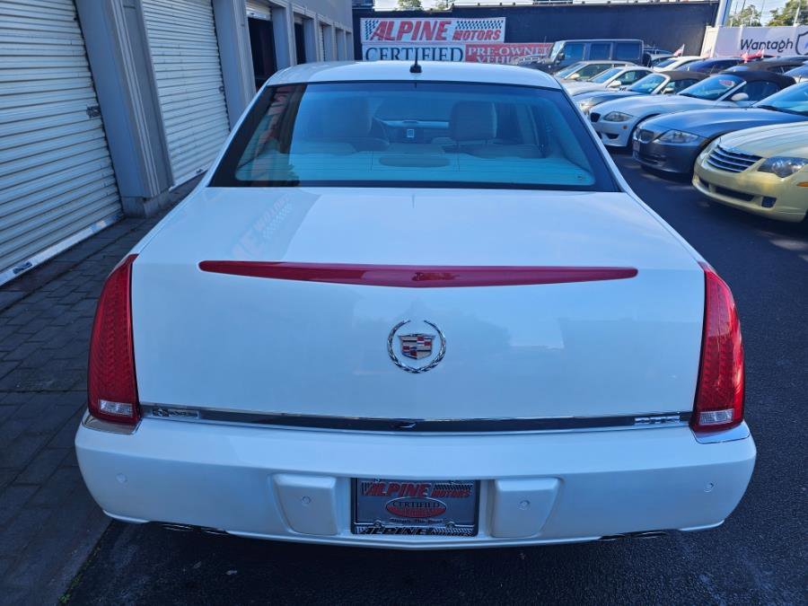 Used 2008 Cadillac DTS w/ Sun And Navigation Package FWD image 21