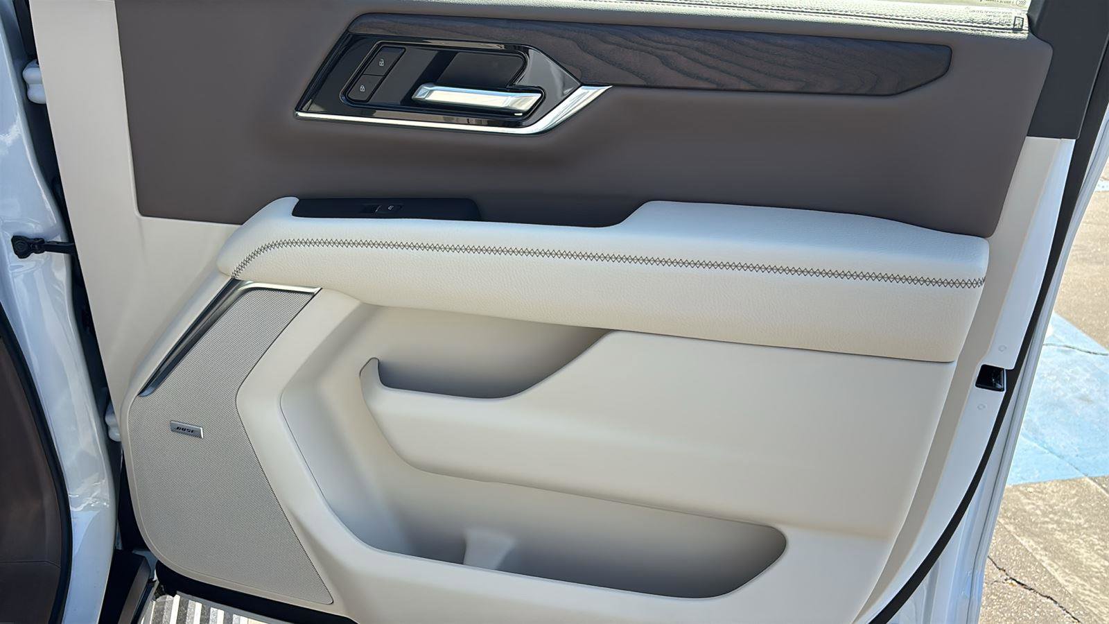 New 2026 GMC Yukon XL Denali w/ Denali Reserve Package image 24