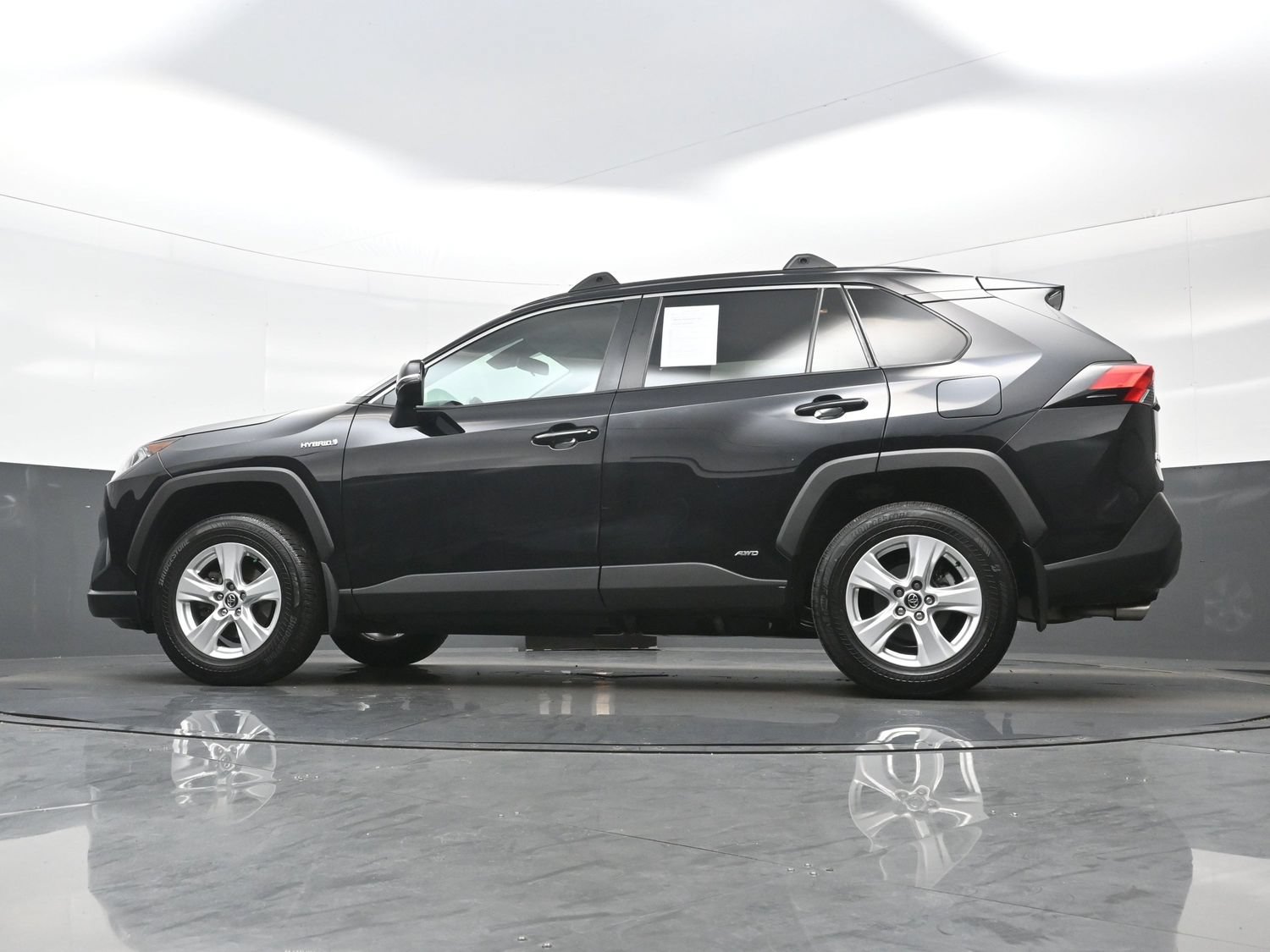 Used 2020 Toyota RAV4 XLE w/ XLE Grade Weather Package AWD/4WD image 28