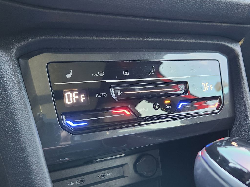 Used 2024 Volkswagen Tiguan SE R-Line image 17