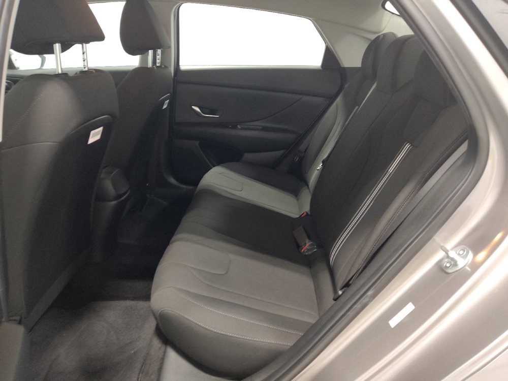 Used 2023 Hyundai Elantra SEL FWD image 18