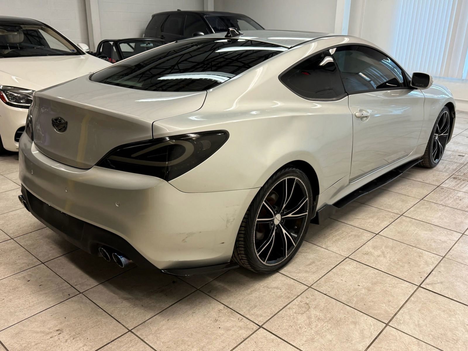 Used 2013 Hyundai Genesis 3.8 image 9