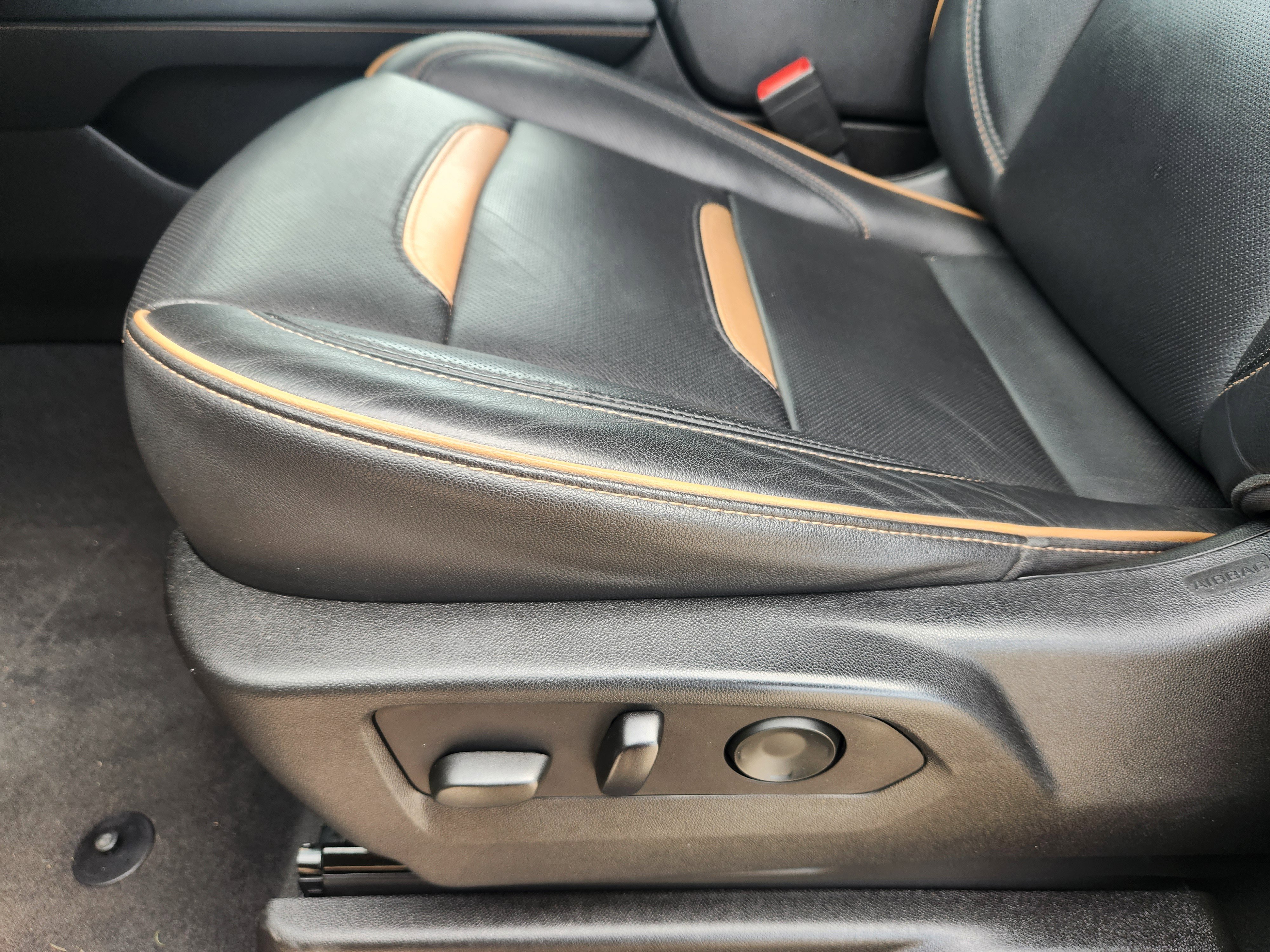 Used 2021 GMC Yukon AT4 w/ AT4 Premium Package image 25