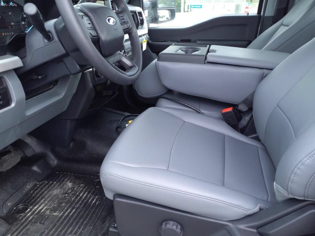 New 2024 Ford F550 4x4 Regular Cab Super Duty image 8