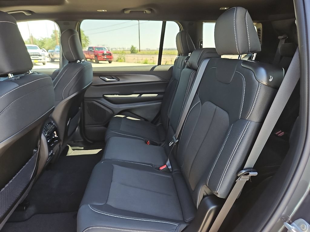 New 2026 Jeep Grand Cherokee L 4WD image 11