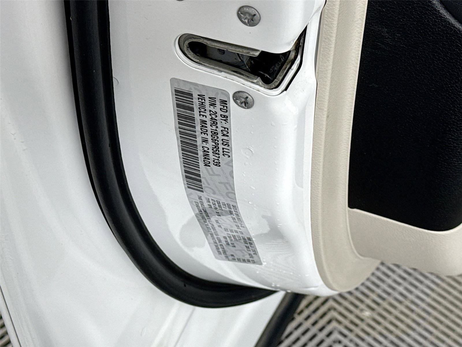 Used 2023 Chrysler Pacifica Touring-L image 25