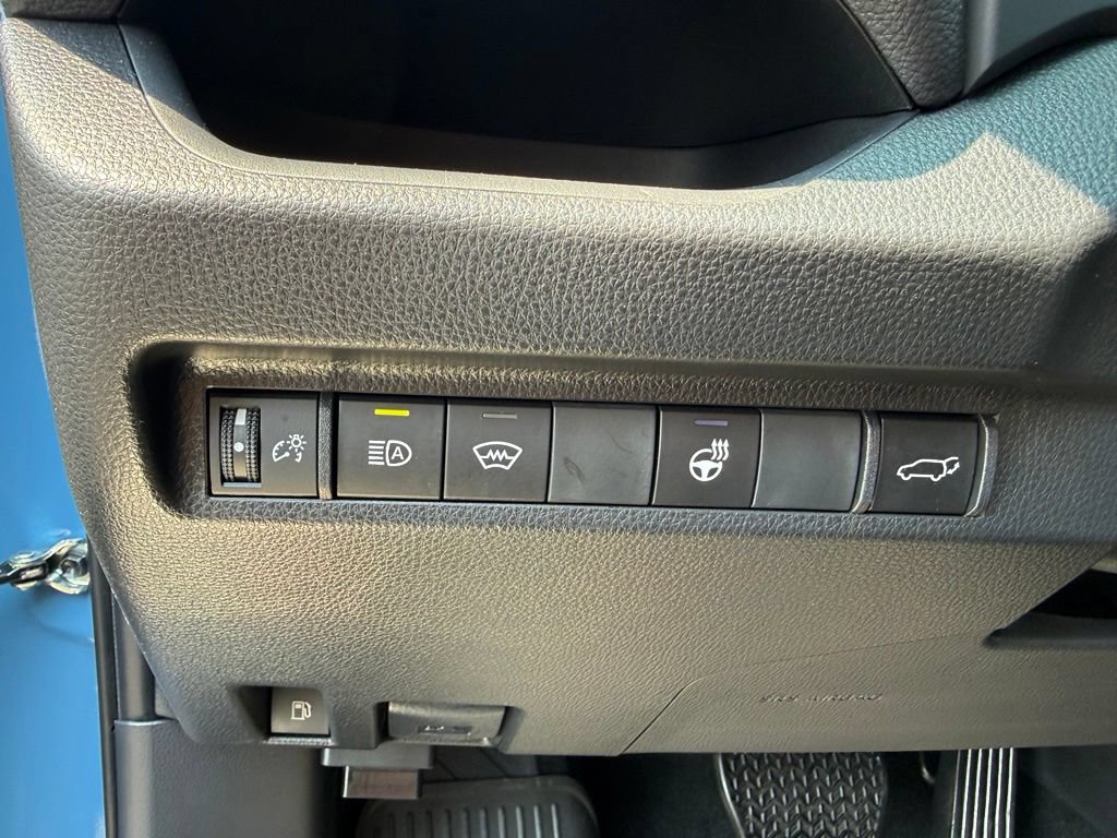 Used 2024 Toyota RAV4 SE w/ Convenience Package AWD/4WD image 17