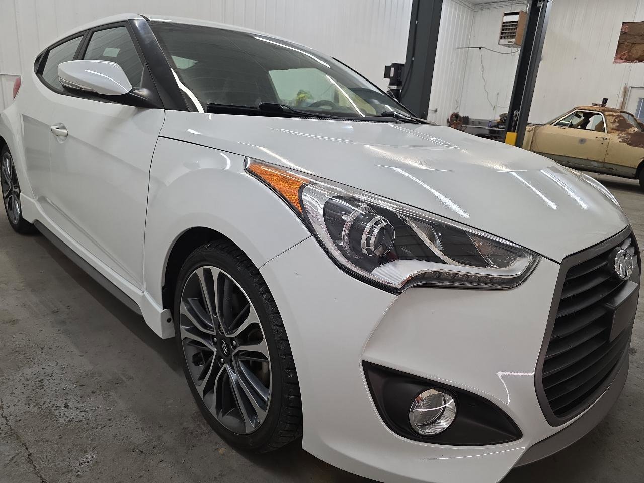 Used 2016 Hyundai Veloster Turbo FWD image 16