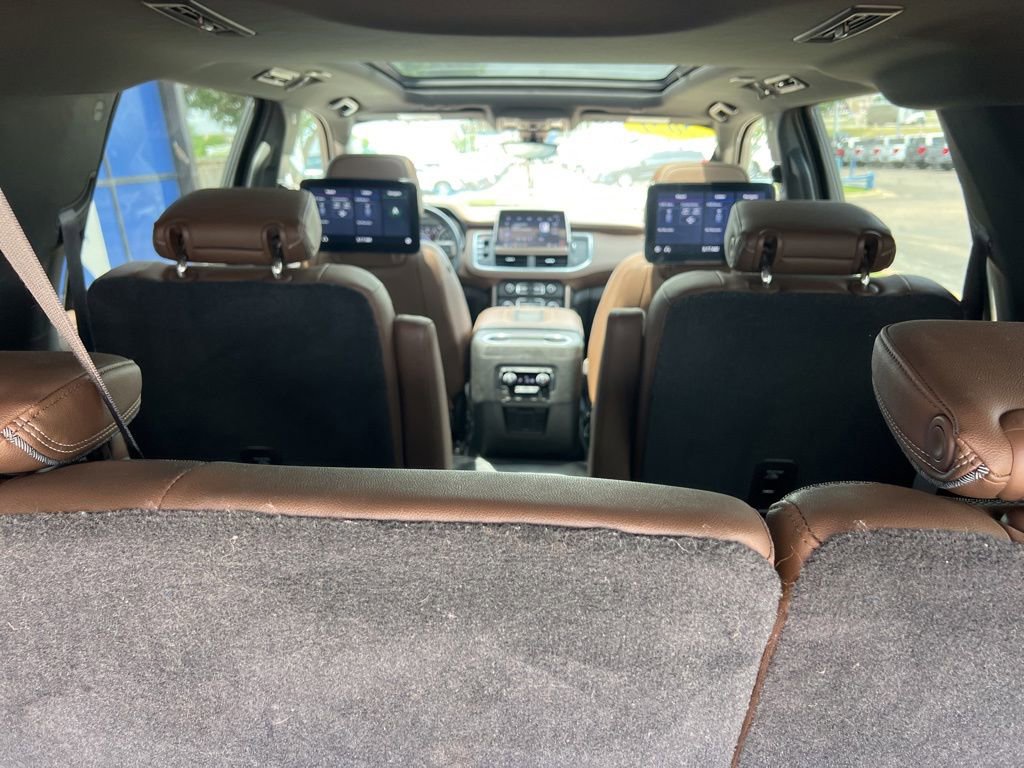Used 2021 Chevrolet Suburban High Country w/ Premium Package AWD/4WD image 18