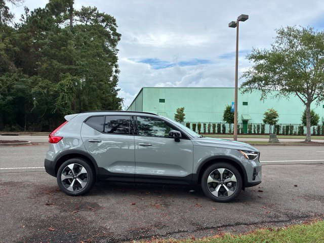 New 2026 Volvo XC40 B5 Plus w/ Protection Package Premier AWD/4WD image 4