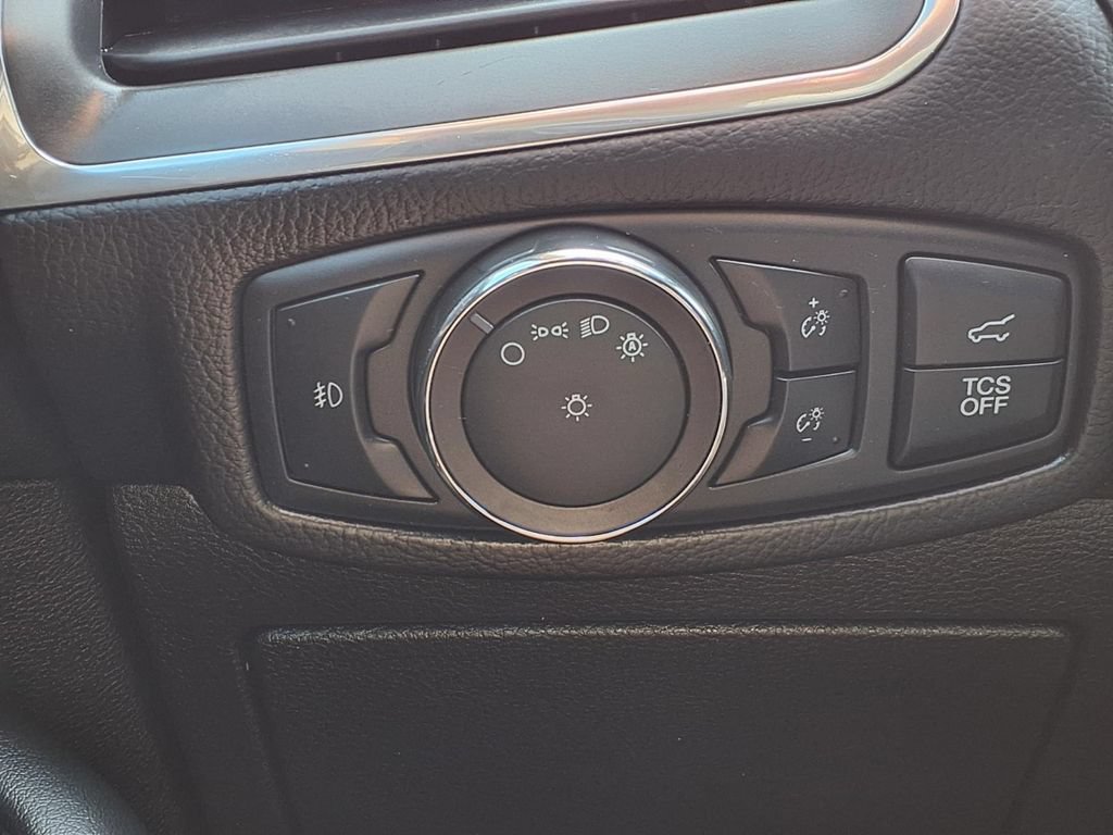 Used 2019 Ford Edge Titanium FWD image 18