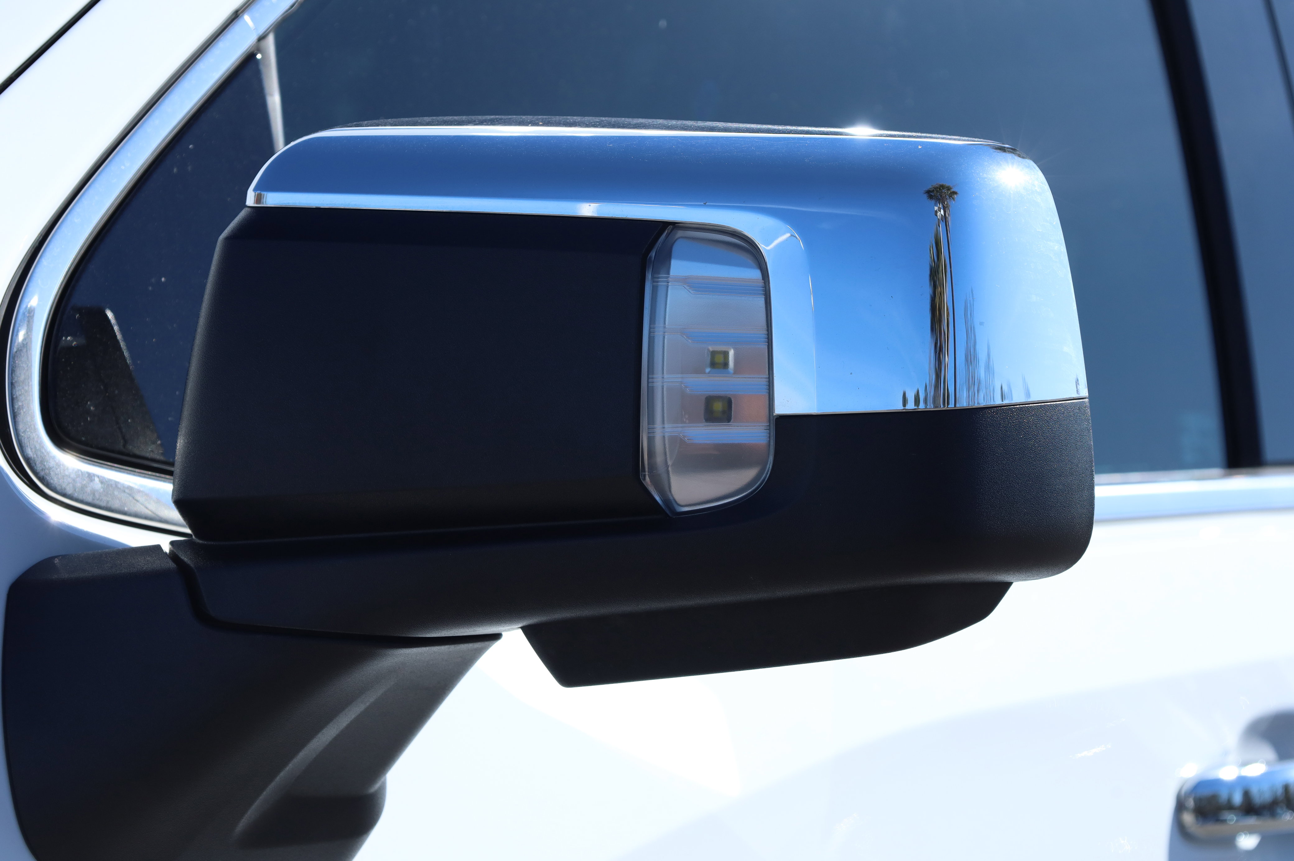 Used 2025 GMC Sierra 1500 SLT image 14