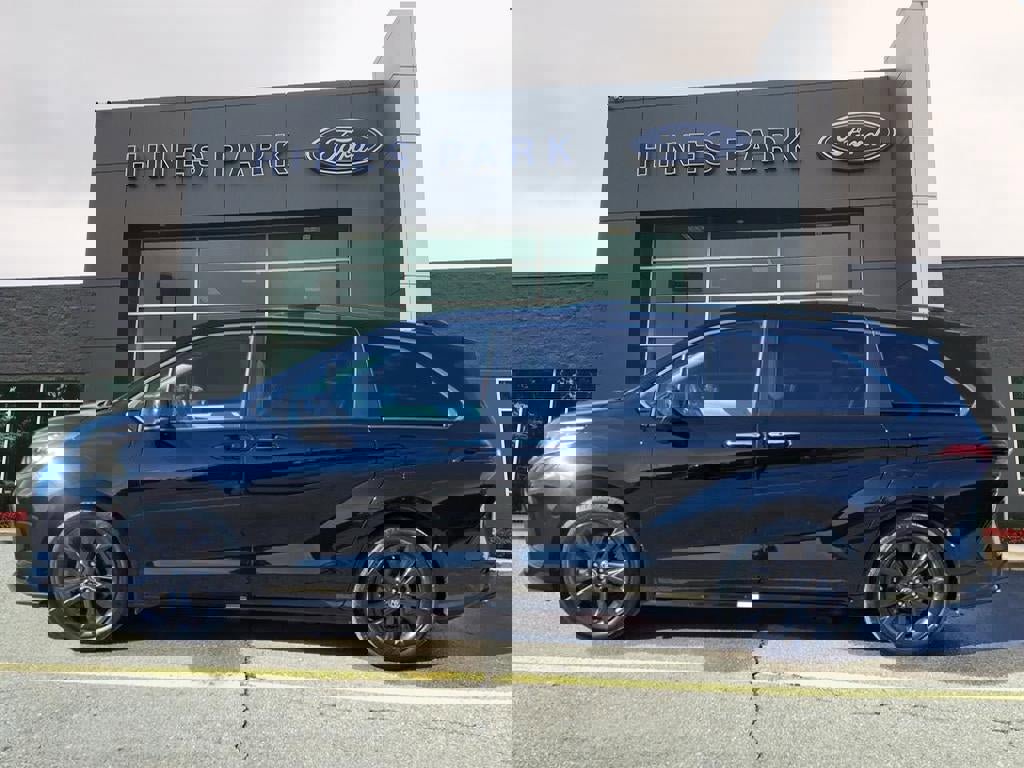 Used 2022 Toyota Sienna XSE image 4