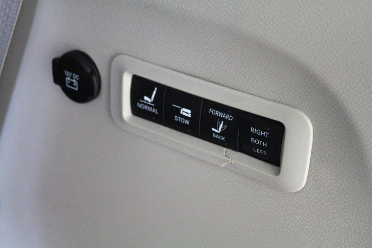 Used 2022 Chrysler Pacifica Limited image 34