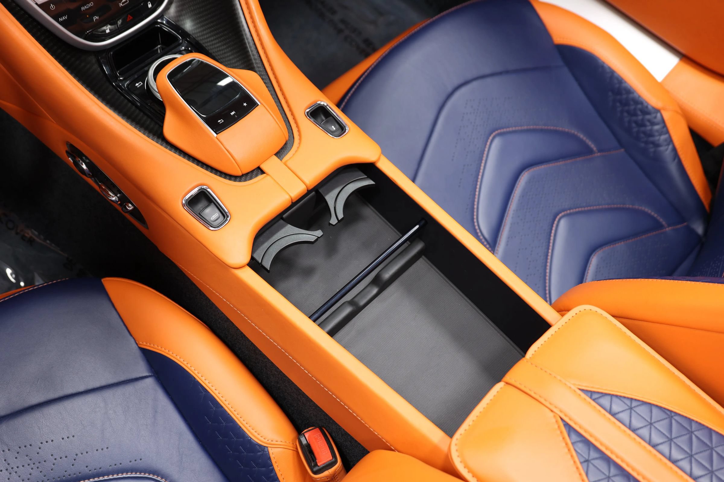 Used 2022 Aston Martin DBS Superleggera Volante RWD image 57
