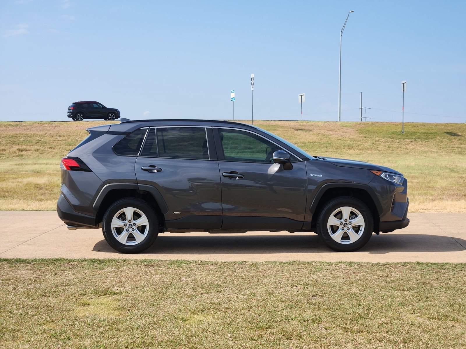 Used 2020 Toyota RAV4 XLE AWD/4WD image 7