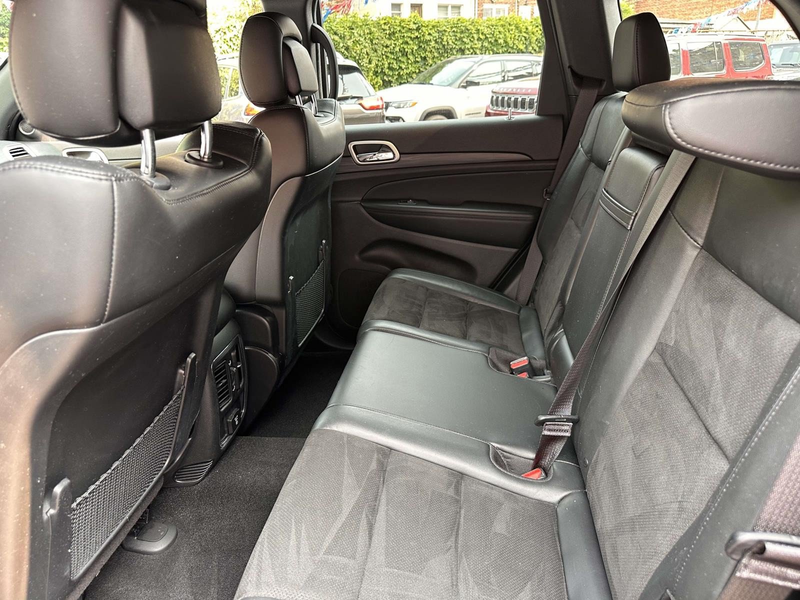 Certified 2021 Jeep Grand Cherokee Laredo X AWD/4WD image 17