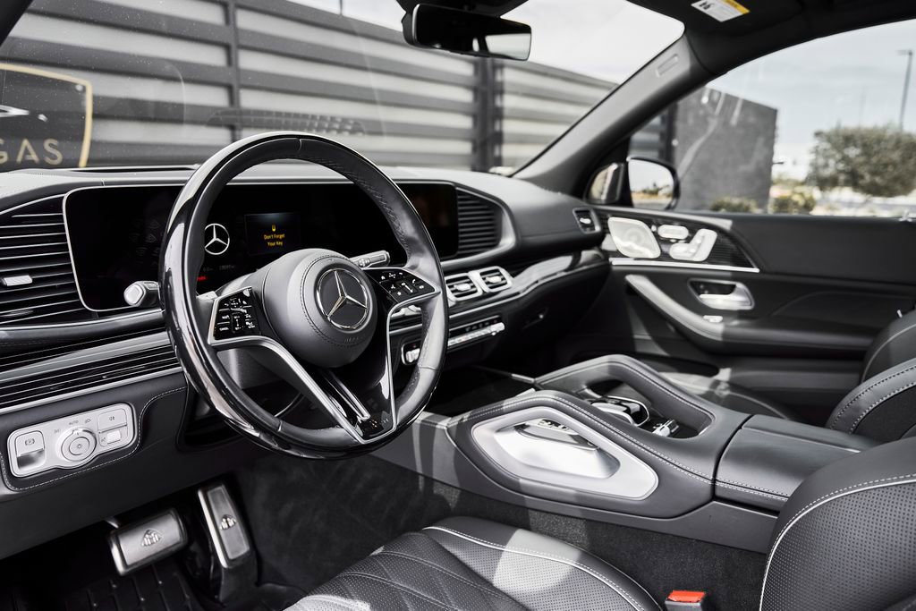 Used 2024 Mercedes-Benz Maybach GLS 600 4MATIC image 2