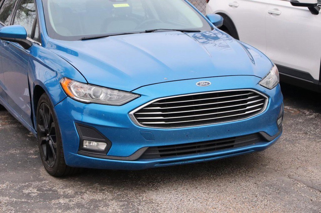 Used 2019 Ford Fusion SE w/ Equipment Group 151A image 2