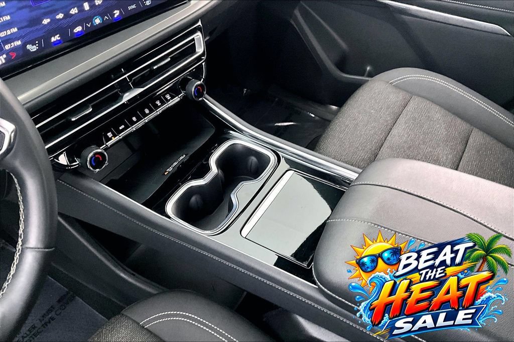 Used 2024 Chevrolet Traverse LT FWD image 17
