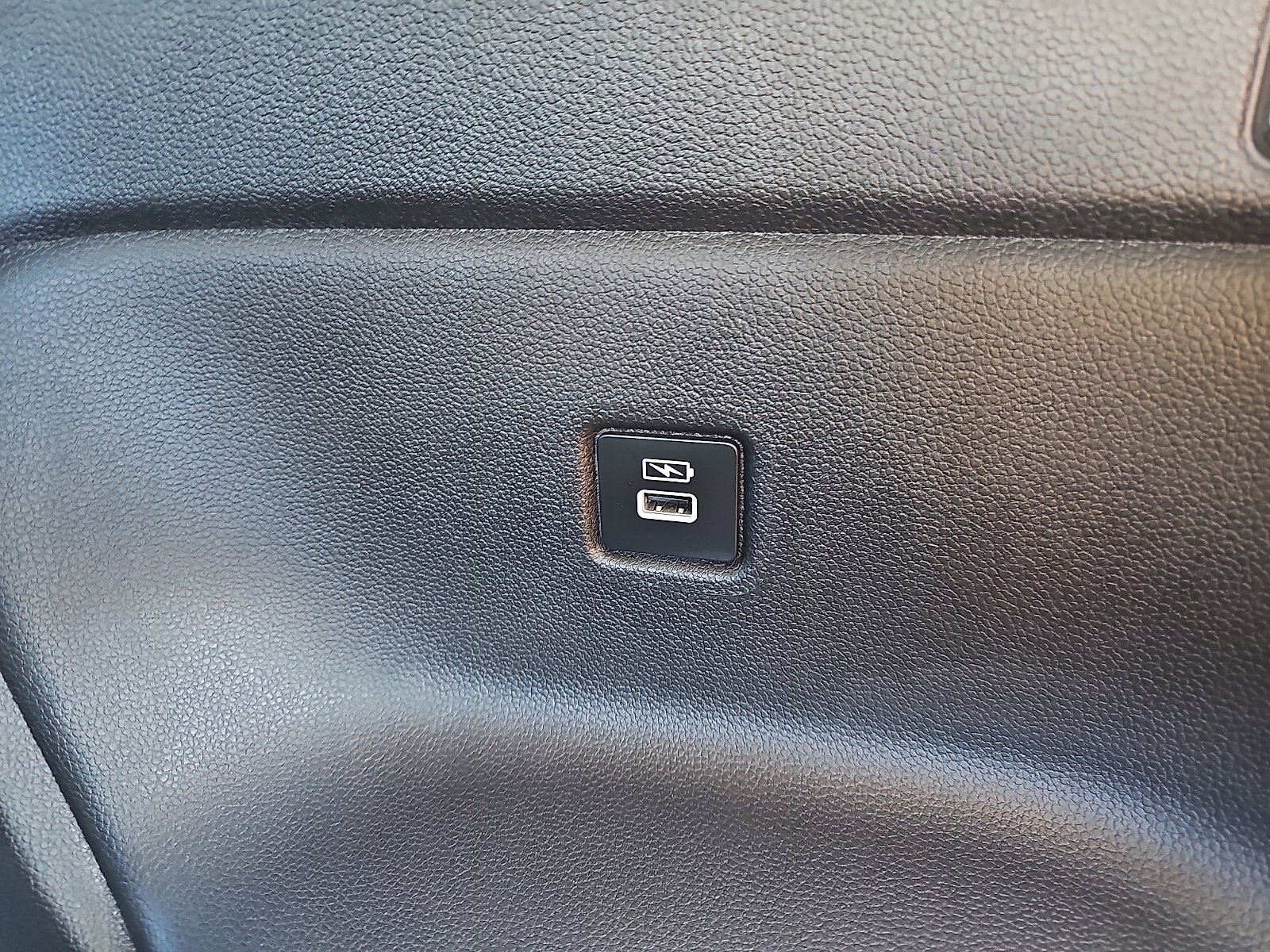 Used 2023 Honda Pilot Touring image 11