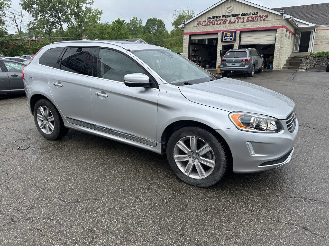 Used 2017 Volvo XC60 T5 Inscription w/ Preferred Option Package image 5