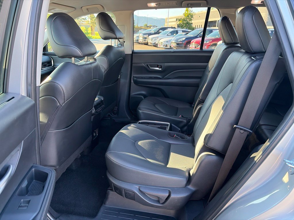 Used 2025 Toyota Grand Highlander AWD image 23