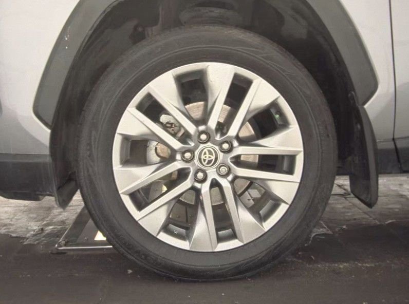 Used 2023 Toyota RAV4 XLE Premium image 23